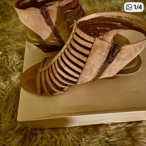 Stylish Tan Strappy Women's Sandals